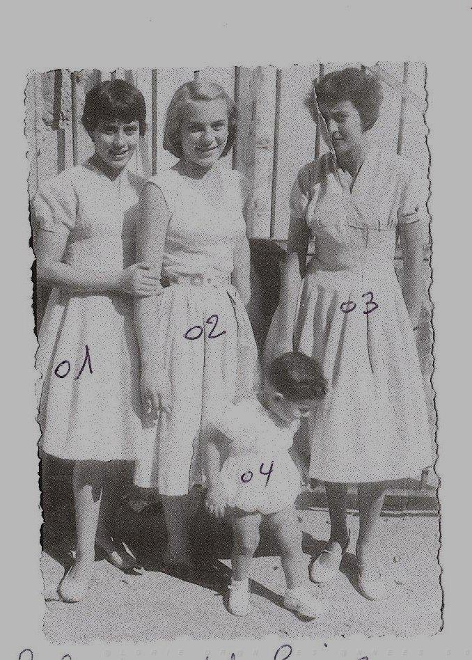 JOSETTE NADAL ET SES AMIS DU 37 AV JULES FERRY D ECKMUHL.jpg